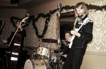 The Wieners @ The Winning Post Rock & Roll Club, Twickenham (photo: Evelyne Bibi)